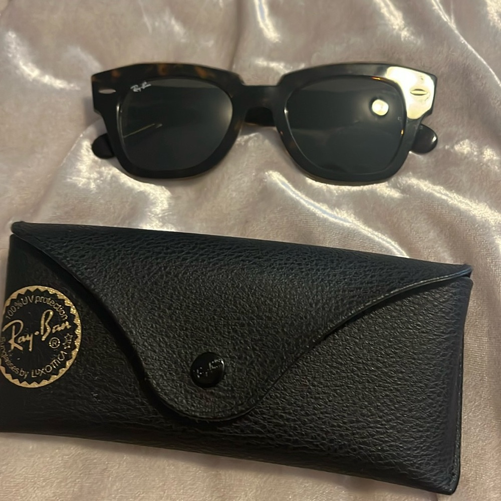Gently used authentic women’s Ray Bans